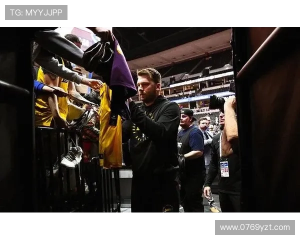 东契奇:强硬回应比赛与詹姆斯默契提升